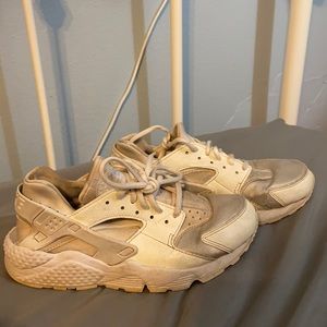 Nike huarache. Size 7. Used/well loved.
